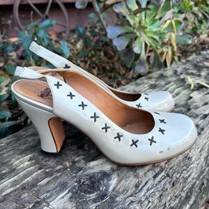 John Fluevog 8.5 M Prodigy Taupe Patent Leather Slingback Pumps Shoes Peru